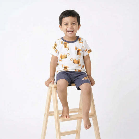 Stylish Infant Clothing Set with Cat Print