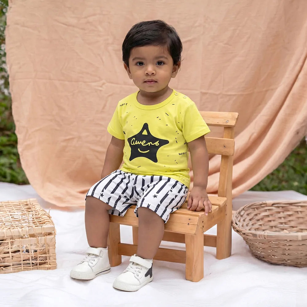 Gift-ready Yellow Star Graphic T-Shirt & Pajama Shorts Set - Unisex